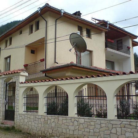 Guest House Benita Девін Екстер'єр фото