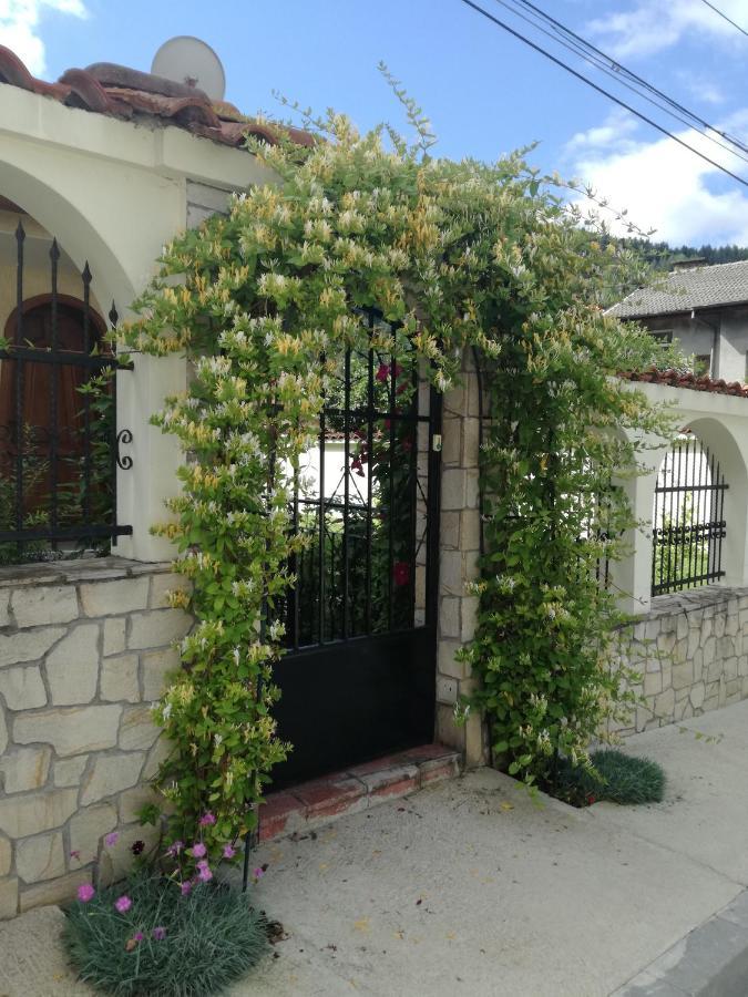 Guest House Benita Девін Екстер'єр фото