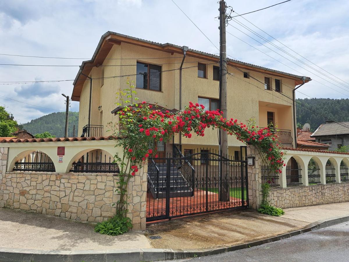 Guest House Benita Девін Екстер'єр фото