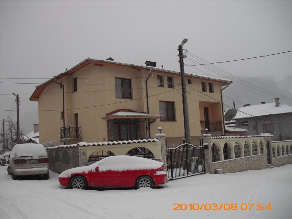 Guest House Benita Девін Екстер'єр фото
